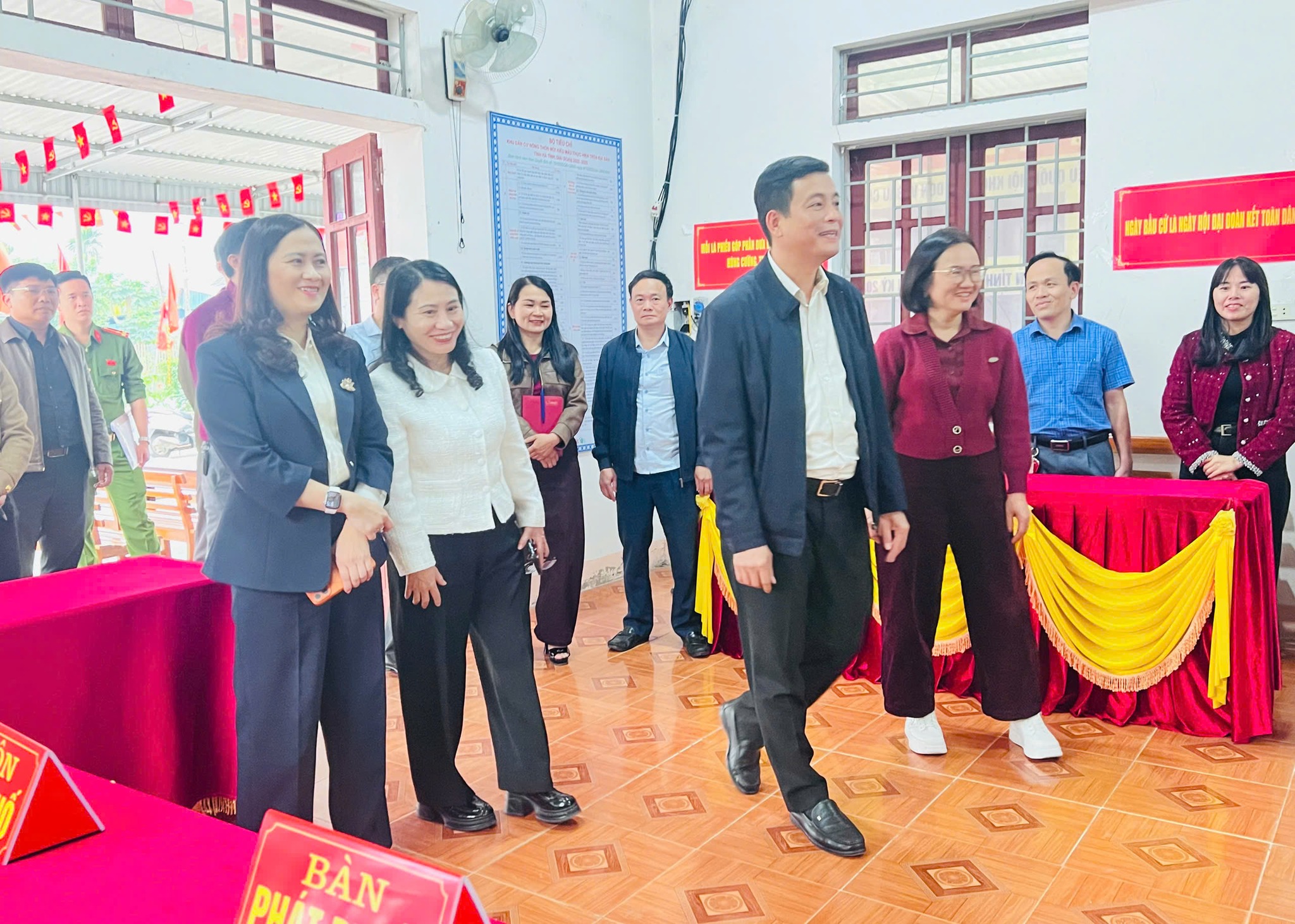 Chủ tịch Ủy ban MTTQ tỉnh kiểm tra công tác chuẩn bị bầu cử tại Sơn Giang