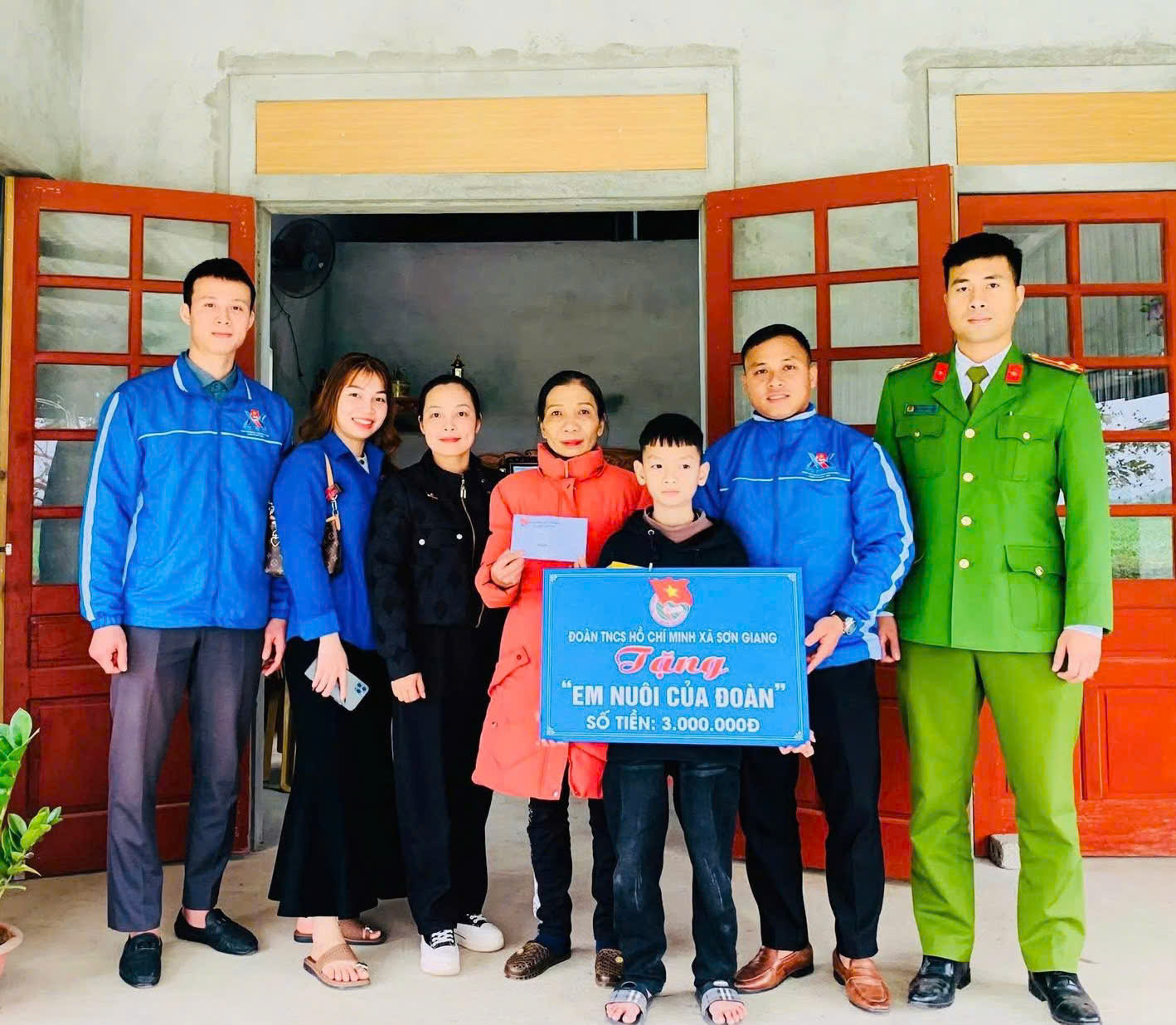 ĐOÀN XÃ SƠN GIANG – CÔNG AN XÃ SƠN GIANG  TRIỂN KHAI HIỆU QUẢ MÔ HÌNH “EM NUÔI CỦA ĐOÀN”