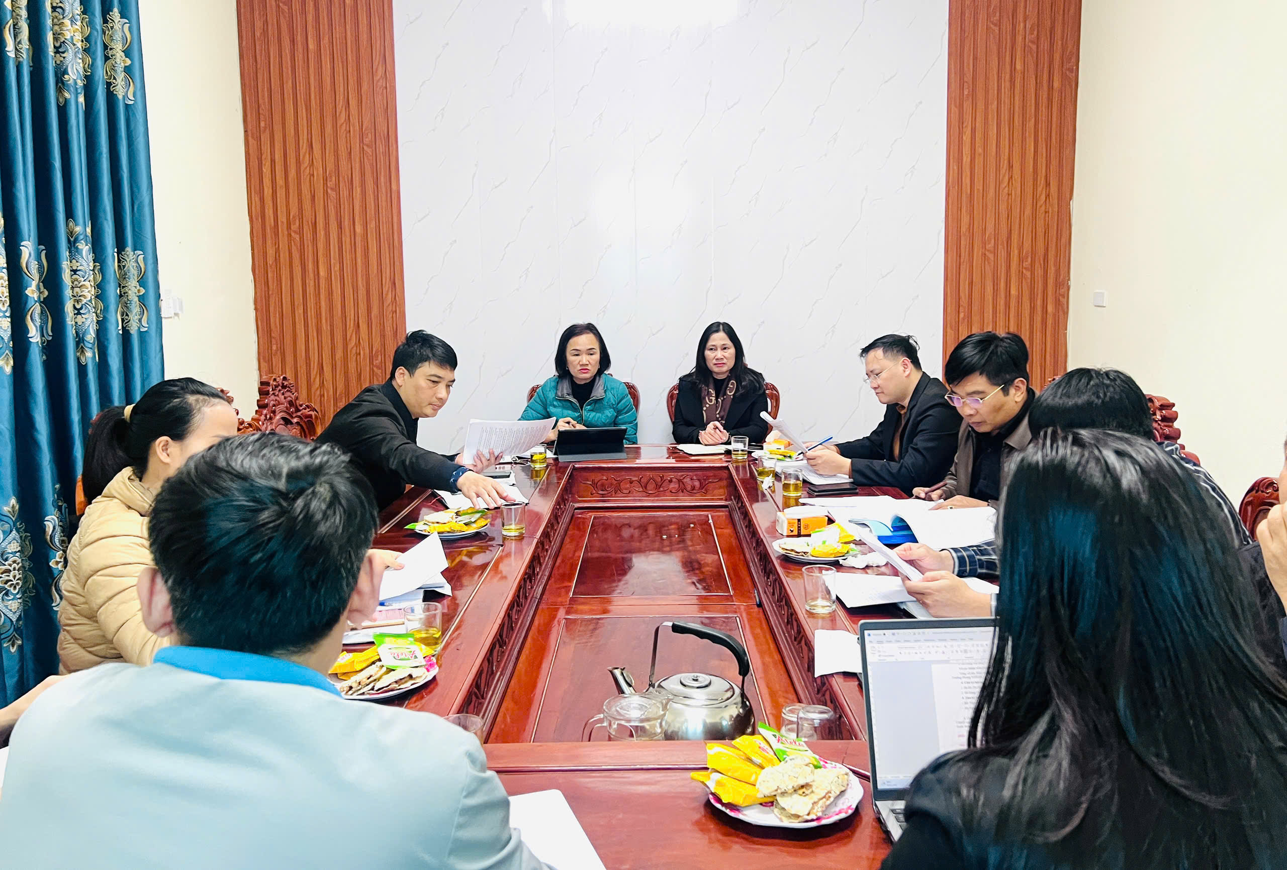 Thường trực HĐND xã Sơn Giang giám sát công tác bầu cử tại UBND, UBMTTQ và Công an xã 