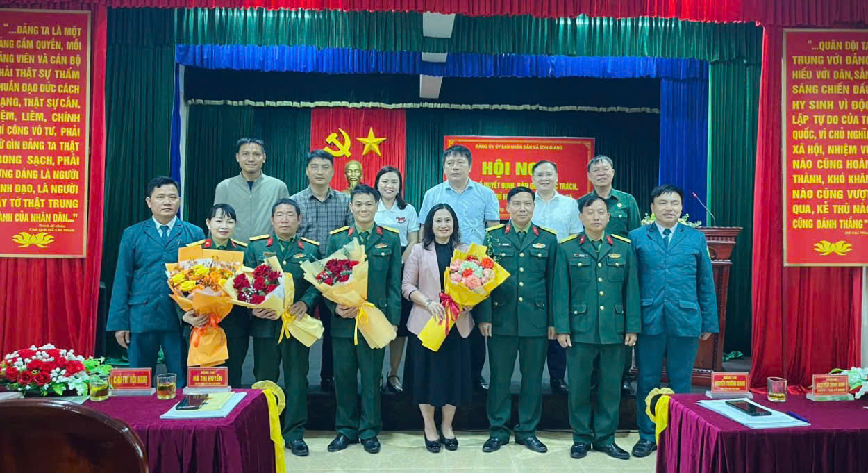 Xã Sơn Giang hội nghị Công bố Quyết định, bàn giao chức trách, nhiệm vụ Chỉ huy trưởng Ban Chỉ huy Quân sự xã