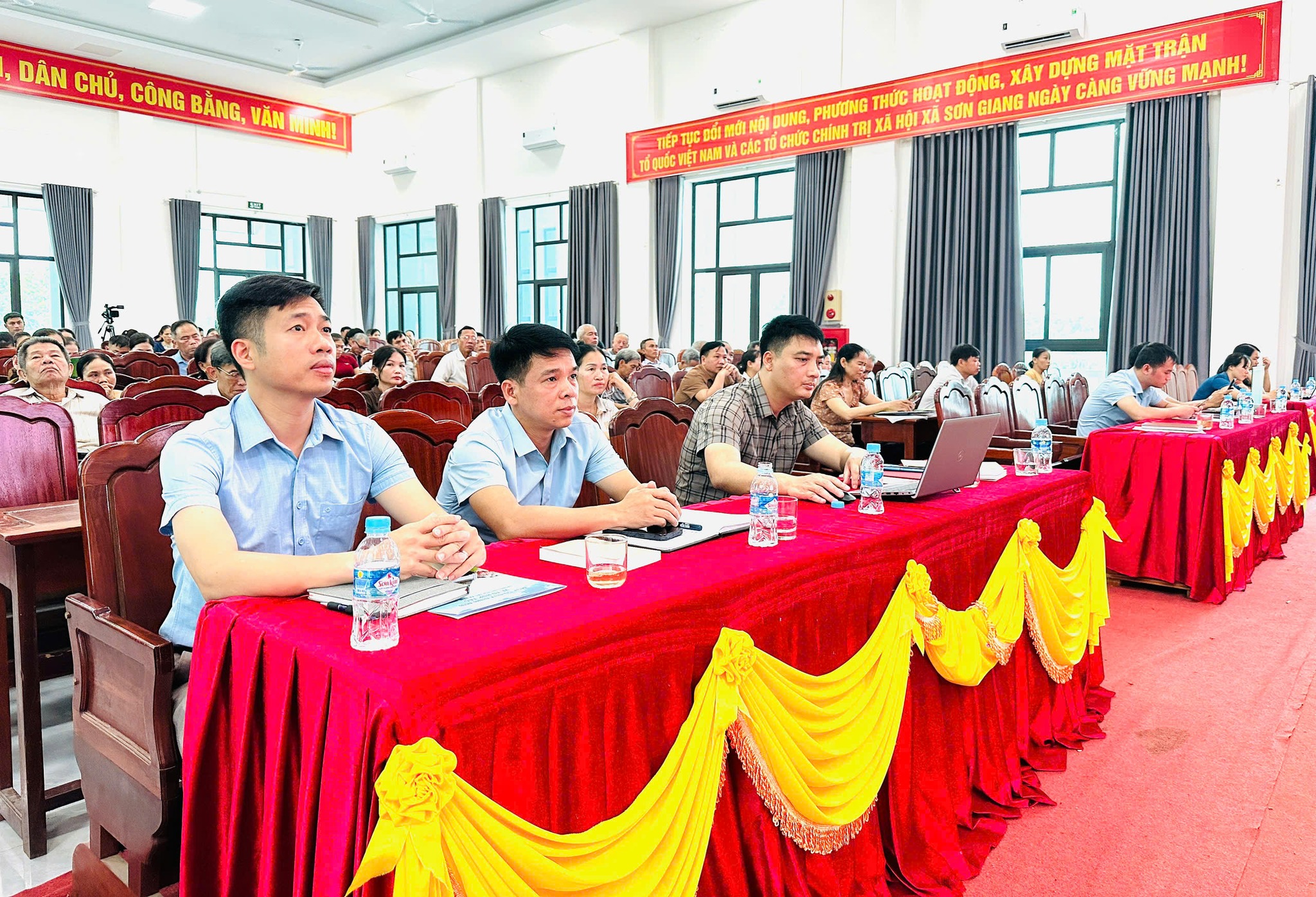 Gần 300 hộ dân tham gia tập huấn chăn nuôi lợn an toàn sinh học và xử lý chất thải tại xã Sơn Giang