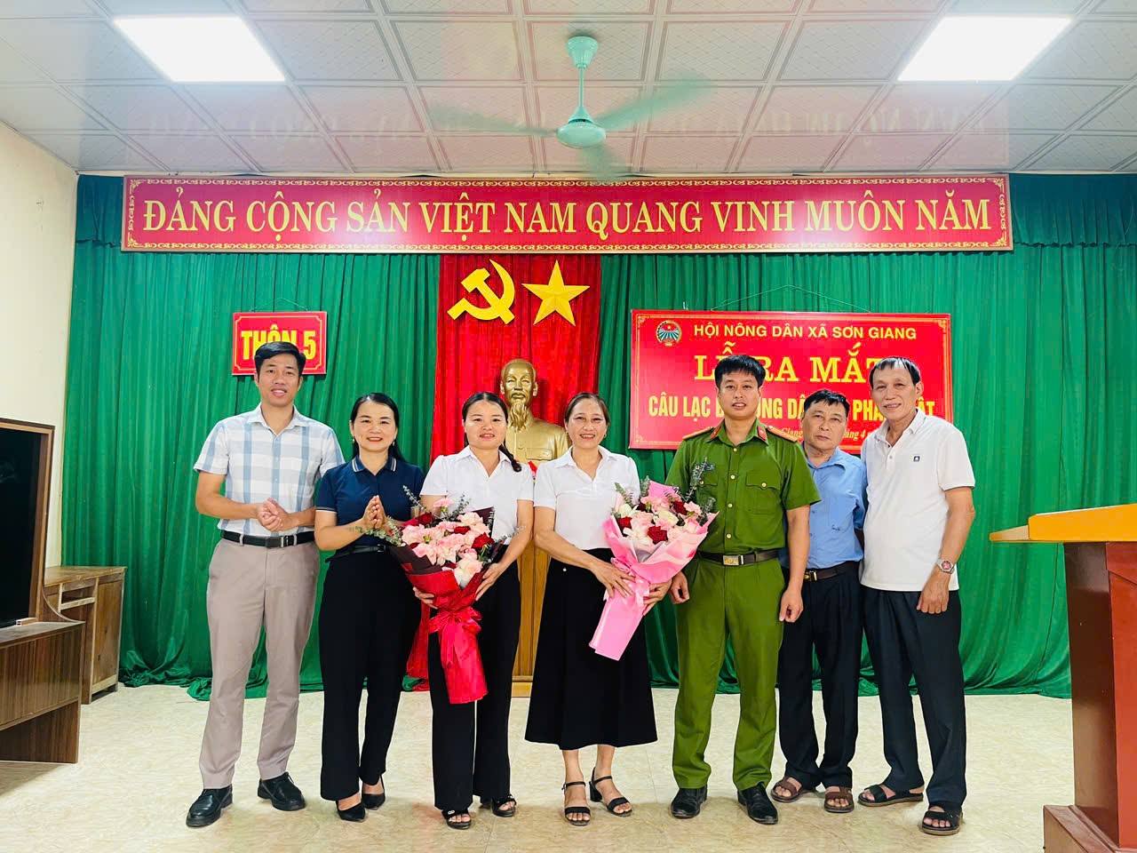 RA MẮT CÂU LẠC BỘ “NÔNG DÂN VỚI PHÁP LUẬT” XÃ SƠN GIANG