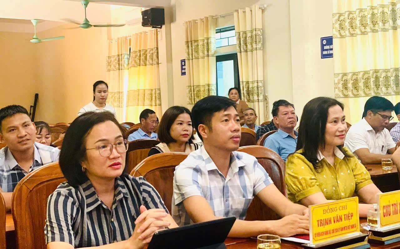CÁC ĐẠI BIỂU TẠI ĐIỂM CẦU XÃ SƠN GIANG DỰ HỘI NGHỊ TRỰC TUYẾN TIẾP XÚC CỬ TRI SAU KỲ HỌP THỨ NHẤT, QUỐC HỘI KHÓA XVI