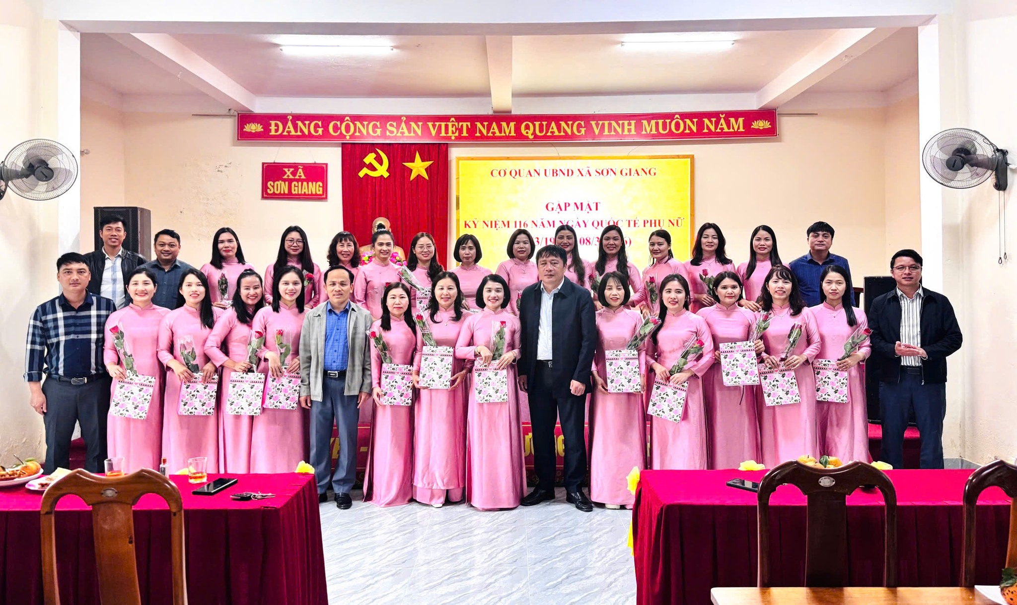 Cơ quan UBND xã Sơn Giang tổ chức gặp mặt kỷ niệm 116 năm Ngày Quốc tế Phụ nữ (8/3/1910 – 8/3/2026)