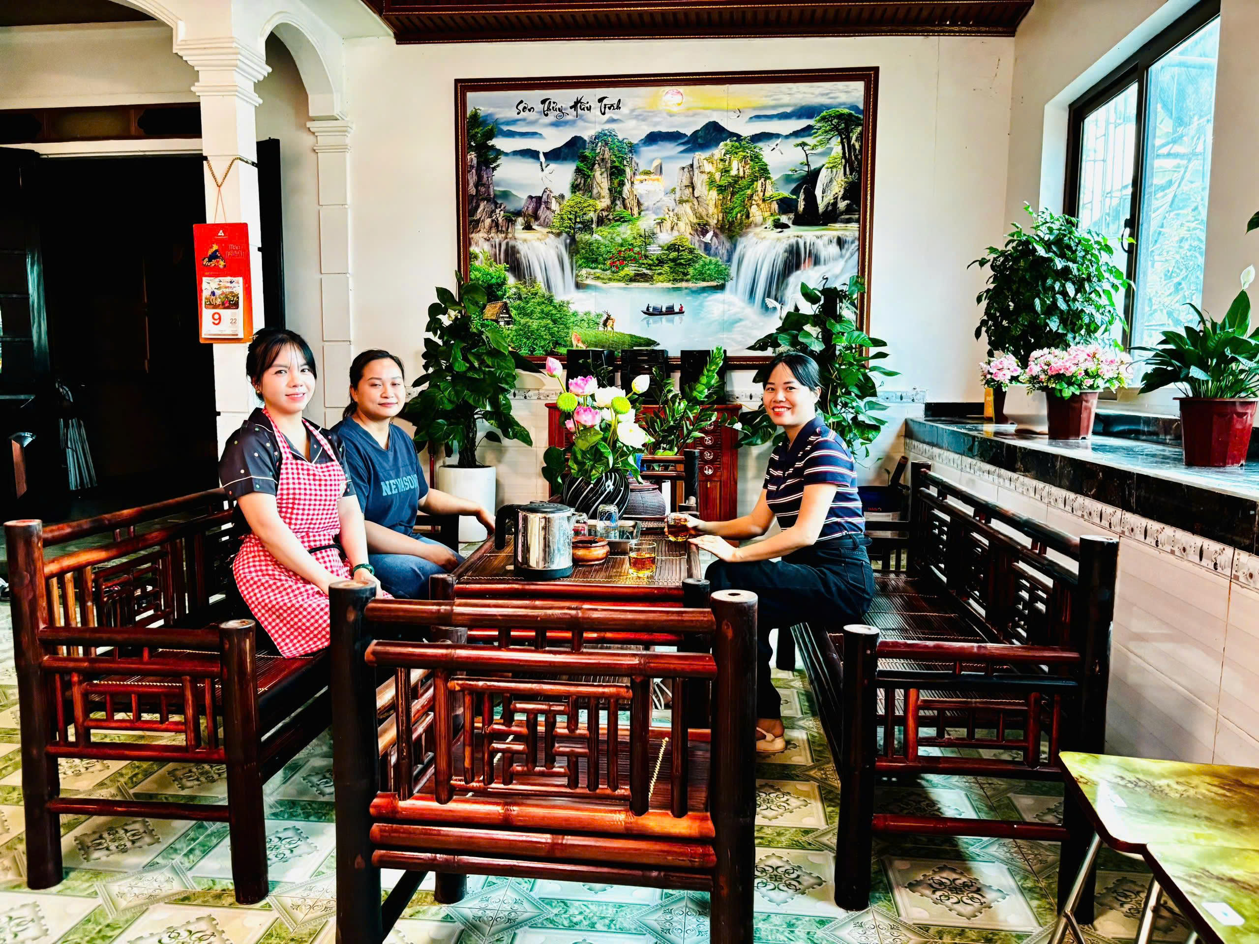 GƯƠNG NGƯỜI TỐT, VIỆC TỐT Phụ nữ tiêu biểu thực hiện mô hình “5 không, 3 sạch” – Chị Ngô Thị Hoài, Chi hội phụ nữ Xuân