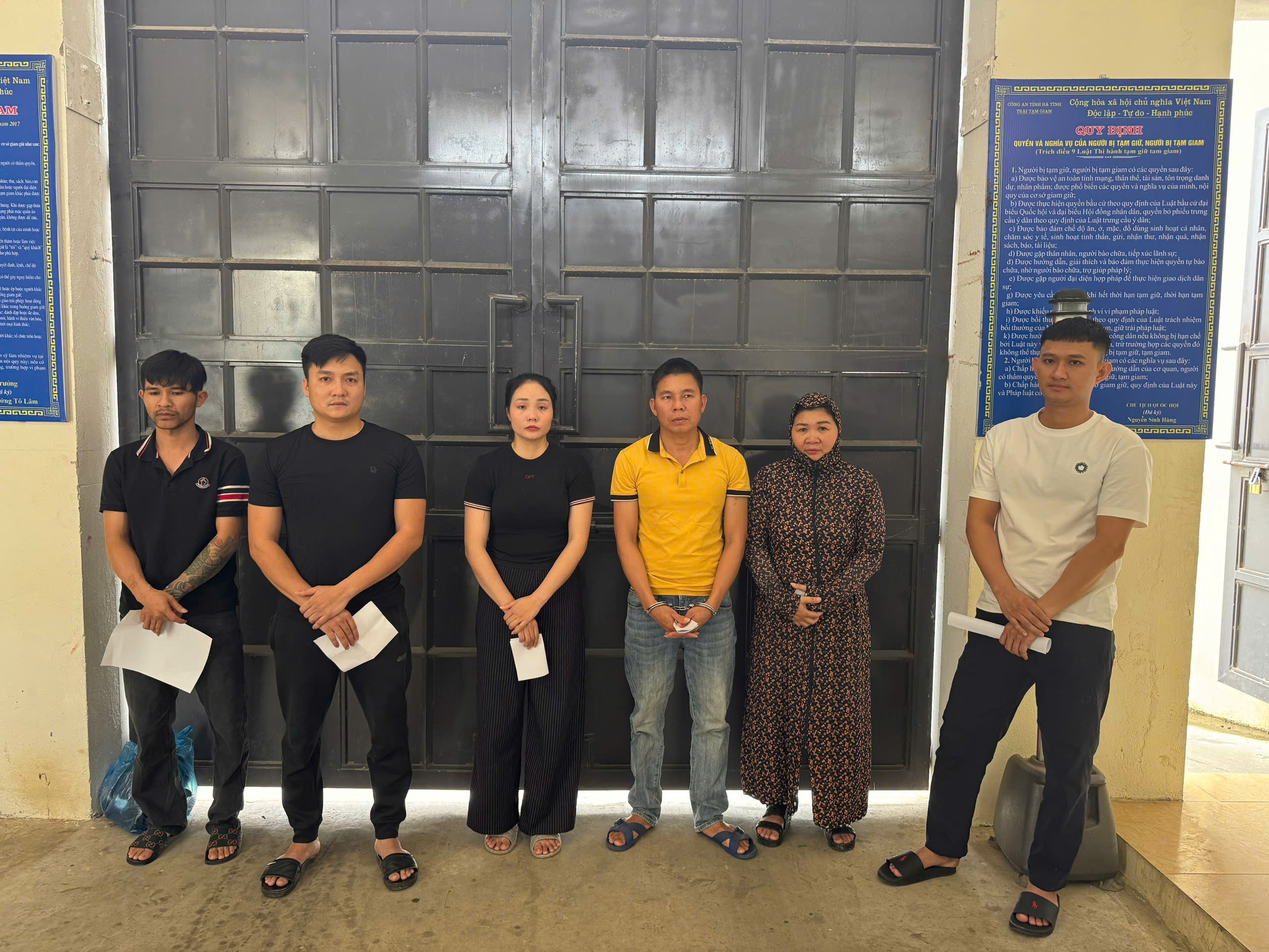 VIỆN KIỂM SÁT NHÂN DÂN KHU VỰC 5 – HÀ TĨNH PHÊ CHUẨN KHỞI TỐ CÁC BỊ CAN VỀ TỘI TỔ CHỨC ĐÁNH BẠC VÀ ĐÁNH BẠC