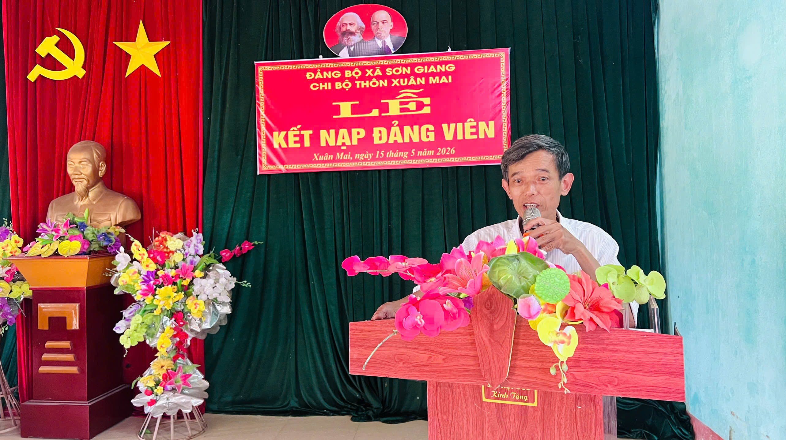 Chi bộ thôn Xuân Mai tổ chức Lễ kết nạp Đảng viên