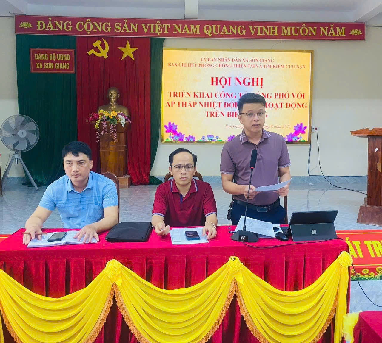 UBND xã Sơn Giang tổ chức Hội nghị triển khai công tác ứng phó với áp thấp nhiệt đới.