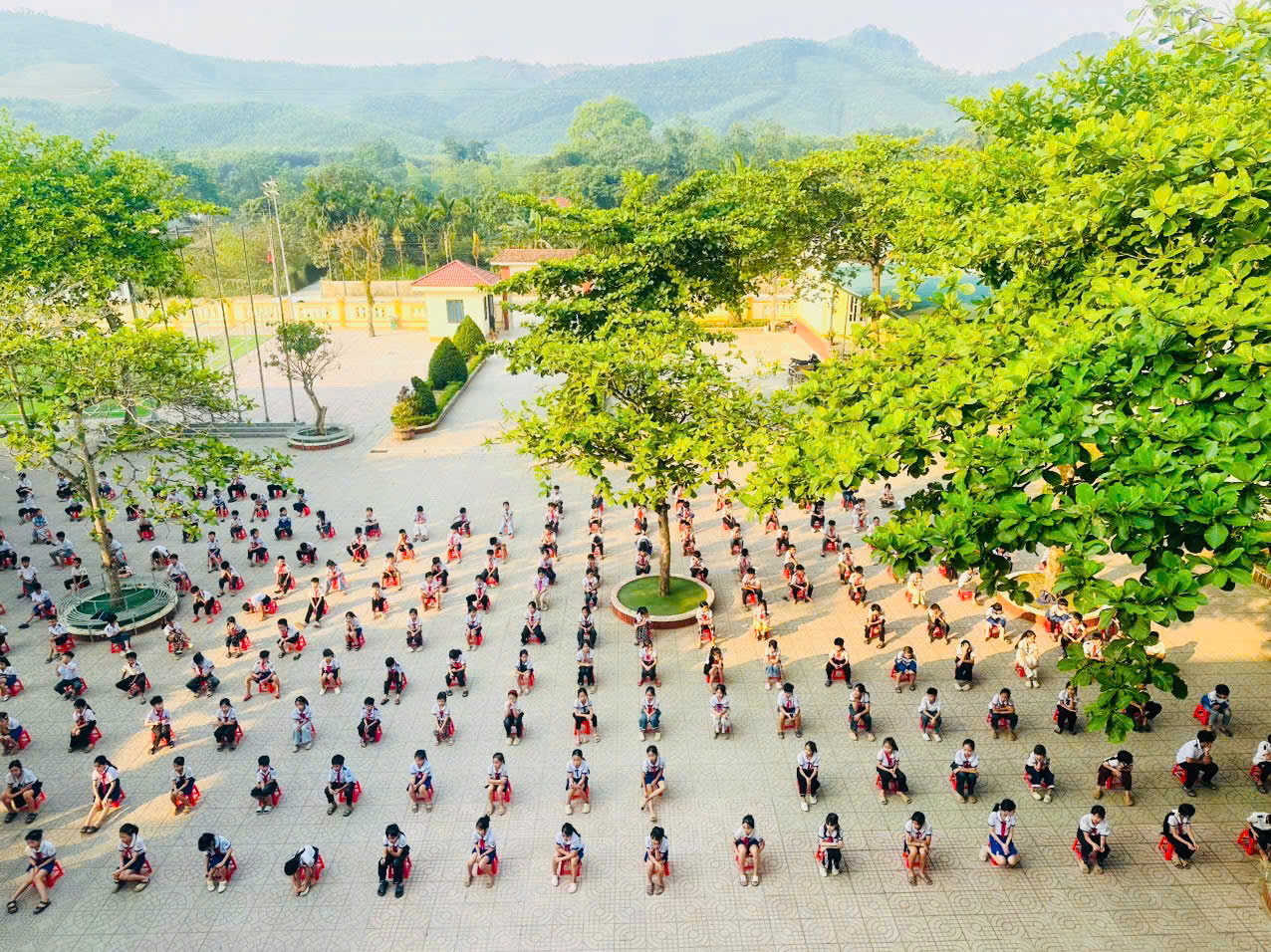 Trường Tiểu học Sơn Lâm tổ chức tuyên truyền kỹ năng phòng cháy chữa cháy, phòng chống đuối nước và bạo lực học đường