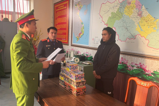 Tạm giữ đối tượng “Tàng trữ Pháo hoa nổ” do nước ngoài sản xuất