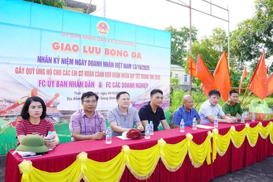 Xã Sơn Giang giao lưu bóng đá gây quỹ Trung thu cho trẻ em khó khăn