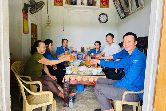 Bữa cơm tri ân gắn kết các thế hệ cựu Thanh niên xung phong và tuổi trẻ Sơn Giang