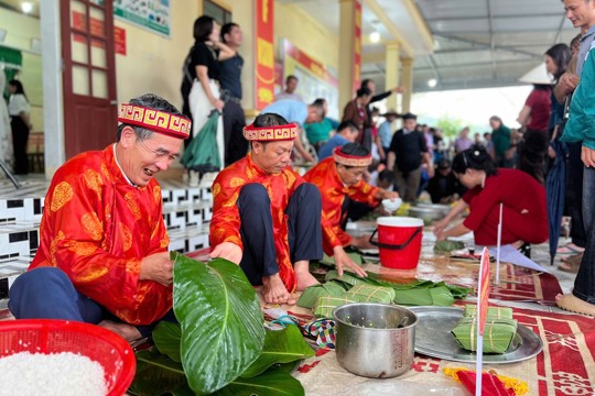 Sôi nổi Hội thi gói bánh chưng lần thứ nhất năm 2026 tại Sơn Giang 