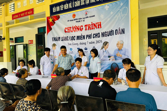 Sơn Giang triển khai đợt cao điểm khám sàng lọc miễn phí cho người dân 