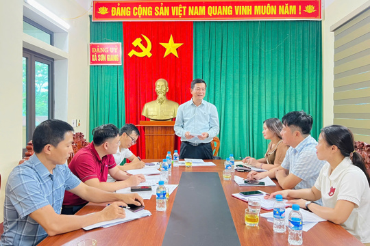 Đoàn công tác Ban Thường vụ Tỉnh ủy giám sát công tác sắp xếp thôn tại xã Sơn Giang