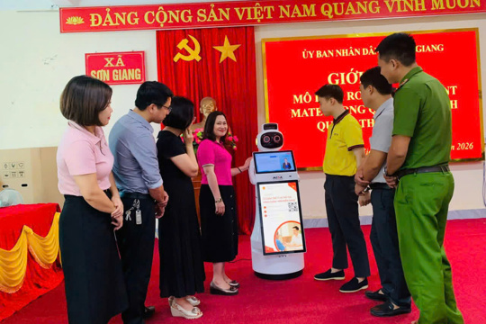 Xã Sơn Giang tổ chức tập huấn Robot Misa Agent Mate trong quản lý chính quyền thông minh