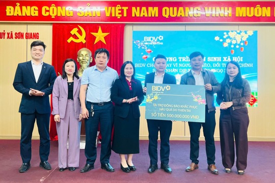 BIDV trao 1.000 suất quà Tết cho người dân xã Sơn Giang