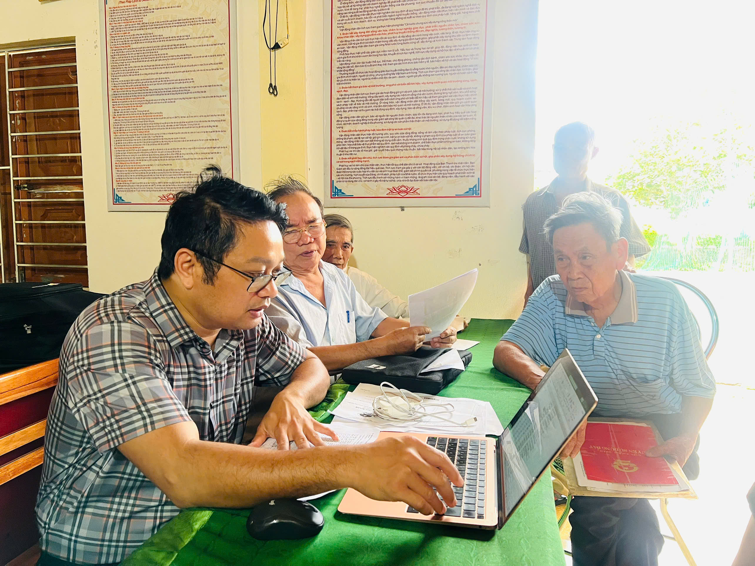 Sơn Giang đẩy mạnh đôn đốc, phối hợp làm giàu, làm sạch dữ liệu đất đai