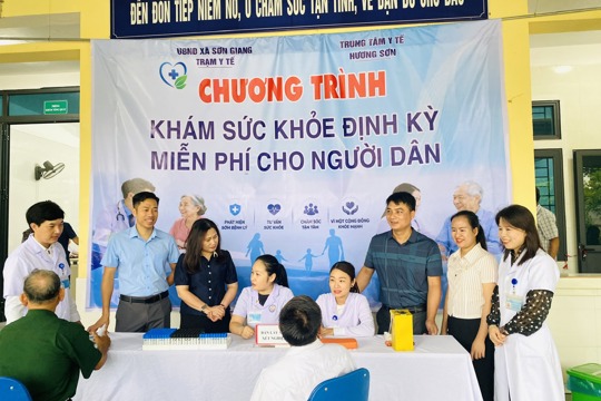 Sơn Giang khám sức khỏe định kỳ miễn phí cho người dân 