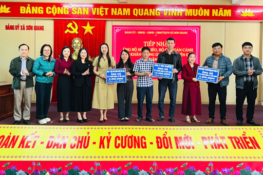 Xã Sơn Giang tiếp nhận ủng hộ Quỹ Vì người nghèo dịp Tết Nguyên đán Bính Ngọ 2026