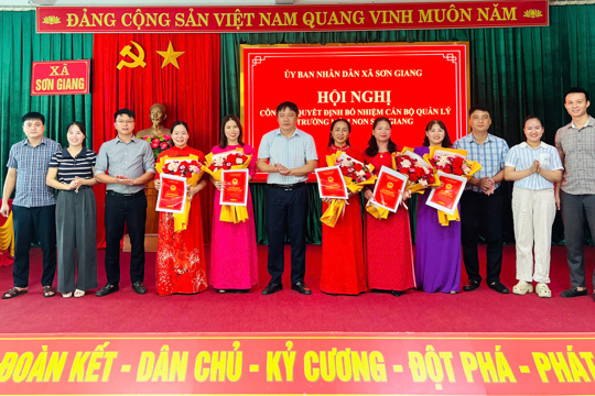 UBND xã Sơn Giang công bố quyết định sáp nhập hai trường mầm non 