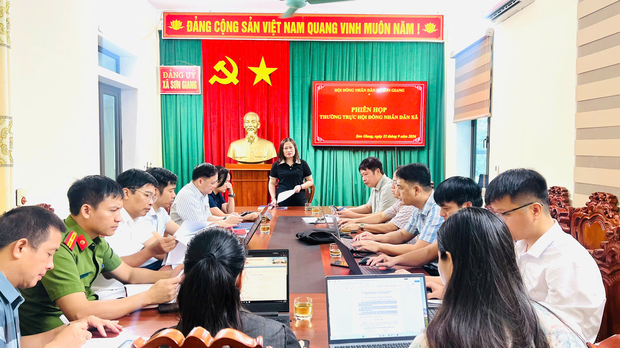 Sơn Giang: Thường trực HĐND xã đánh giá tiến độ thu ngân sách, giải ngân vốn đầu tư công