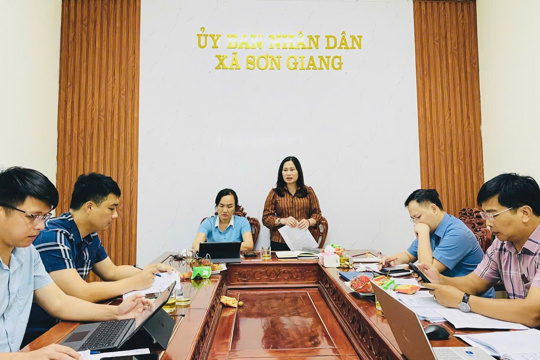 HĐND xã Sơn Giang giám sát công tác tích tụ ruộng đất và quản lý hệ thống kênh mương nội đồng