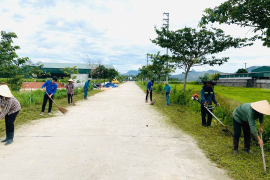 Các thôn trên địa bàn xã Sơn Giang tiếp tục ra quân xây dựng Nông thôn mới