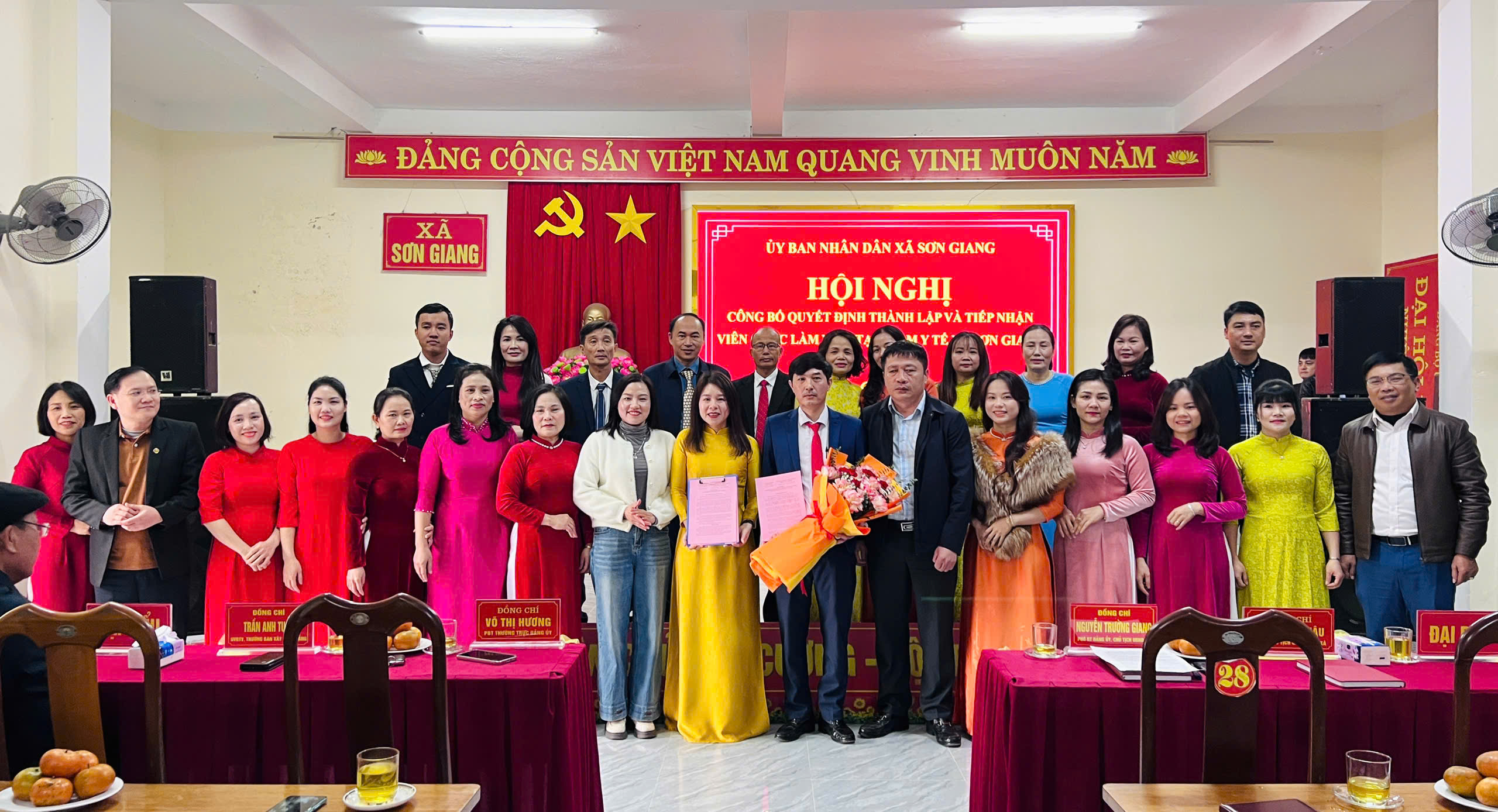 Xã Sơn Giang công bố quyết định thành lập trạm y tế xã Sơn Giang và tiếp nhận 26 viên chức y tế